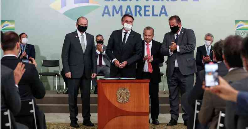 Jair Bolsonaro lanou o novo programa em solenidade no Palcio do Planalto(foto: MARCOS CORREA/PR)