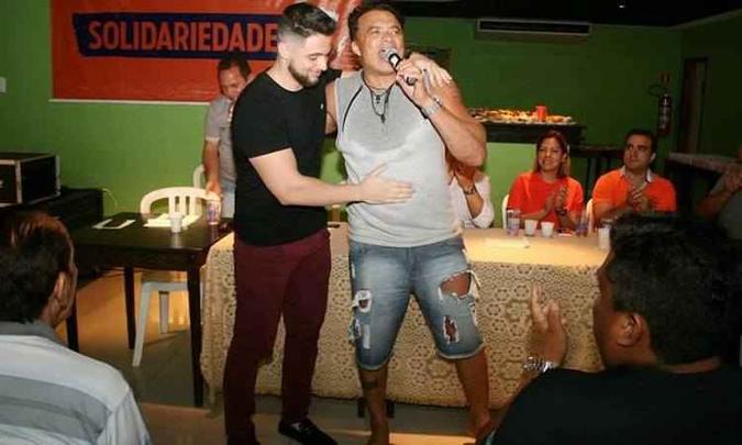 Wlad comemorou a nomeação do filho, que vai ganhar cerca de R$ 10 mil(foto: Reprodução Facebook) Wlad comemorou a nomeação do filho, que vai ganhar cerca de R$ 10 mil(foto: Reprodução Facebook)