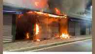 Quatro lojas são atingidas em incêndio no Camelódromo de Caratinga