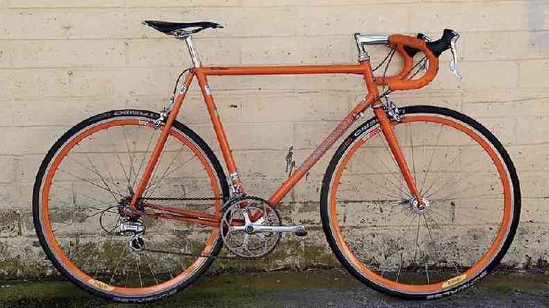 bicicleta personalizada de tom, de corrida e laranja