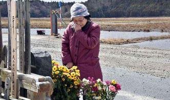 Japoneses lembram os mortos da tragédia de 2011(foto: AFP PHOTO / YOSHIKAZU TSUNO) Japoneses lembram os mortos da tragédia de 2011(foto: AFP PHOTO / YOSHIKAZU TSUNO)