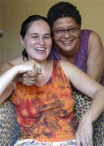 (foto: Soraya Menezes (direita), casada h 18 anos com Suelly Santos)