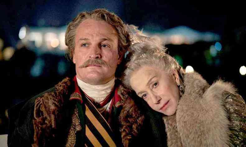 Jason Clarke e Helen Mirren protagonizam a minissrie Catherine, the Great (foto: HBO/DIVULGAO )
