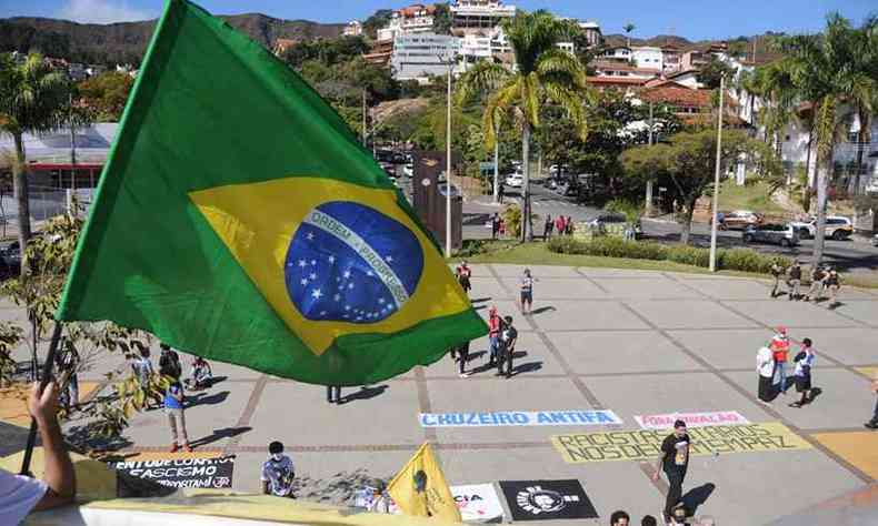 Concentrao dos manifestantes na Praa da Bandeira(foto: Juarez Rodrigues/EM/DA Press)