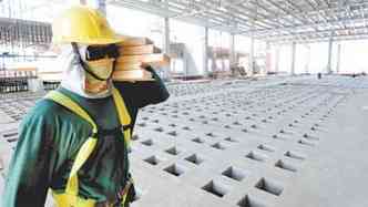 No ltimo dos trs pisos da planta est sendo construda a sala limpa, com estrutura prpria para abrigar o 