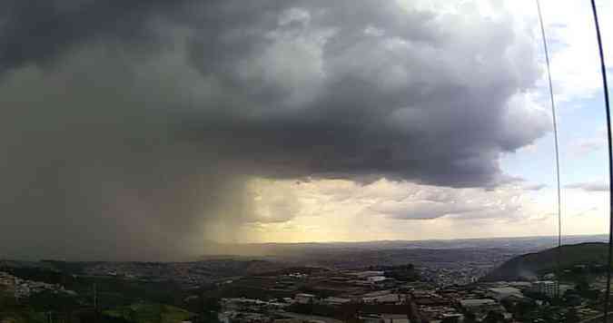 Imagem mostra chuva se aproximando da Regio do Barreiro(foto: Defesa Civil/Divulgao)