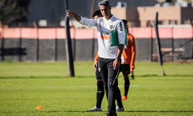 O tcnico Rodrigo Santana comea a ter o seu trabalho contestado(foto: Bruno Cantini/Atltico)