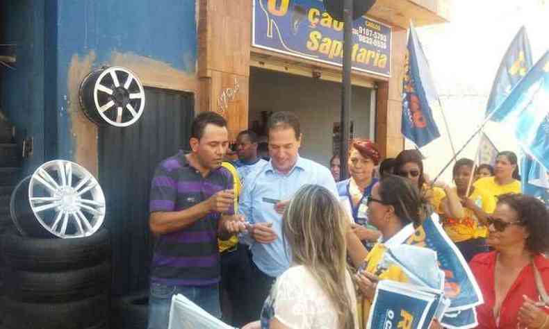 Considerado at ontem foragido da Justia, Ruy Muniz reaparece depois de salvo conduto fazendo campanha(foto: Luiz Ribeiro/EM/D.A Press)