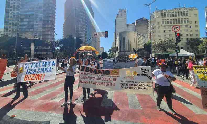 Ato em combate ao Abuso e  Explorao Sexual de Crianas e Adolescentes realizado no centro de Belo Horizonte