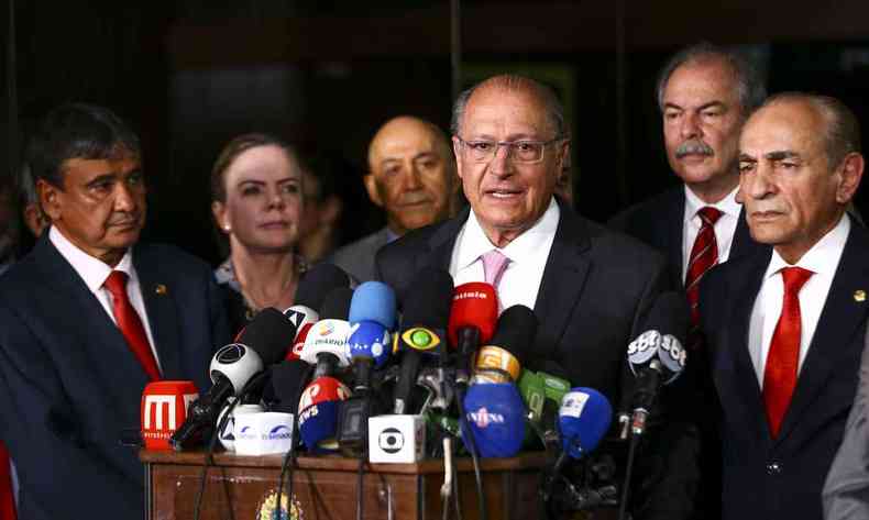 Geraldo Alckimin em coletiva de imprensa