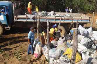 Unidade de reciclagem retira do meio ambiente 15 toneladas de lixo por ms(foto: Grupo Guaxinim)