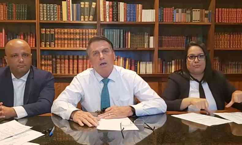 Bolsonaro durante transmisso ao vivo nesta quinta (17/6)(foto: Reproduo/redes sociais)