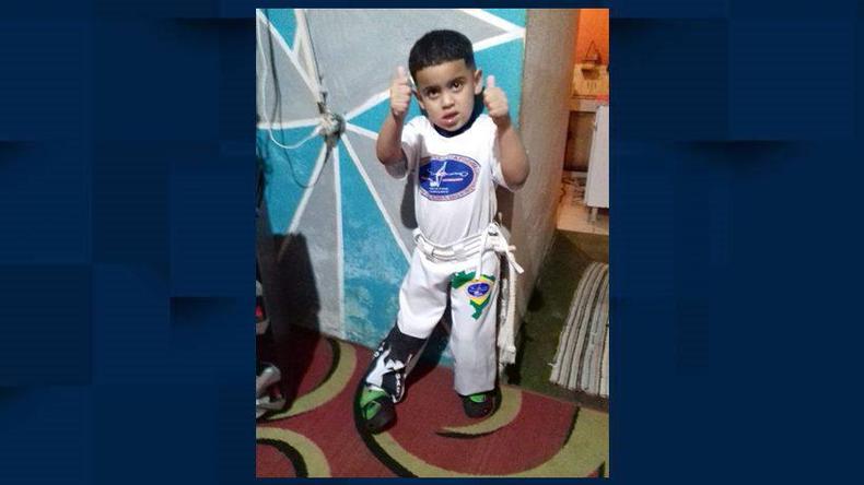 Foto do menino publicada por um instrutor da Associao Cultural Capoeira Liberdade do Brasil