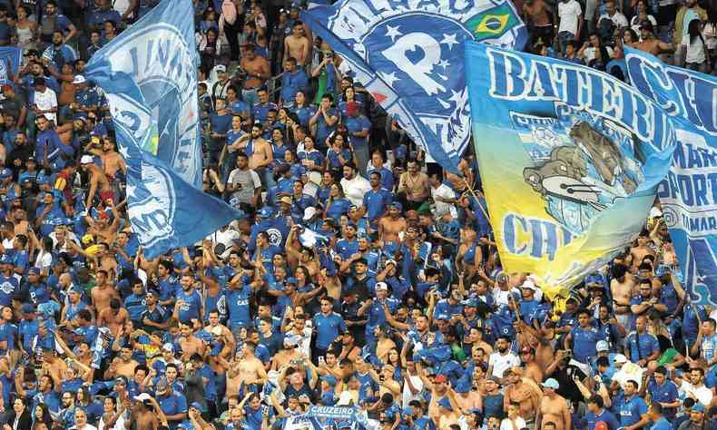 Em paz com a o time, torcida do Cruzeiro pode ter boas novas em setembro 
