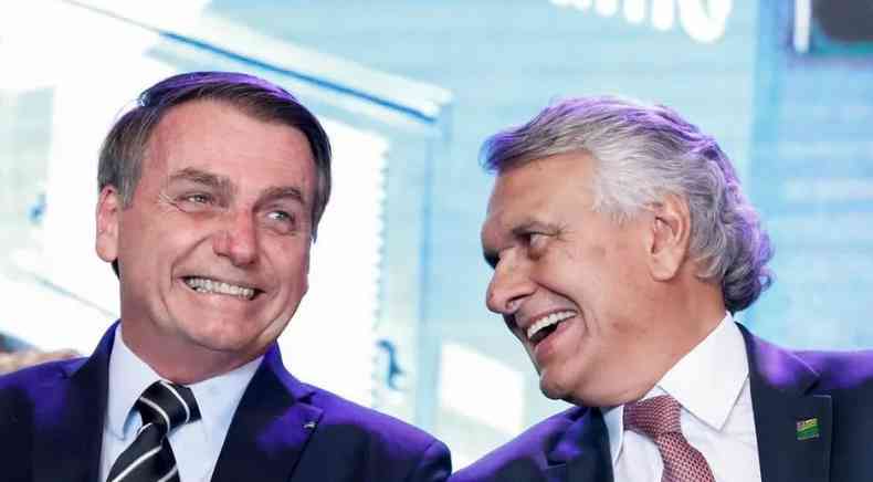 Jair Bolsonaro (PL) e o governador de Gois, Ronaldo Caiado (UB) lado a lado sorrindo