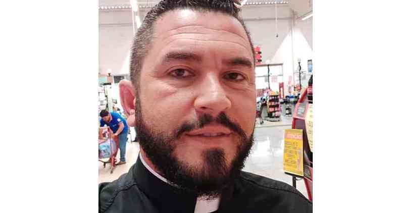 O padre Carlos Alexandre atuava na Parquia Baslica do Santssimo Sacramento (foto: Arquidiocese de Uberaba/Divulgao )