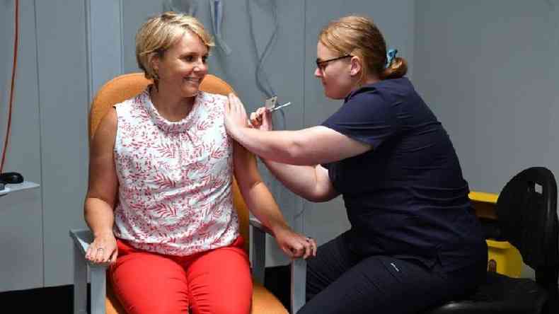 As vacinaes comearam na Austrlia na semana passada usando a vacina da Pfizer(foto: EPA)