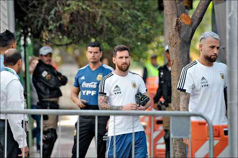 Sem contato com a torcida, Messi deixou hotel na Regio Centro-Sul de BH, participou de treino no Independncia e viajou rumo a So Paulo(foto: ALEXANDRE GUZANSHE/EM/D.A PRESS)