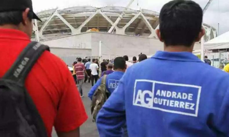 Funcionrios da construtora durante construo da Arena Amazonia, em Manaus 