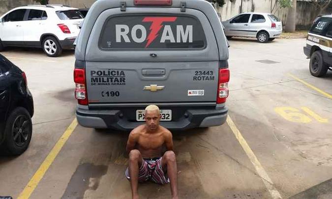 Joel Marques foi detido depois de correr ao avistar viatura da Rotam(foto: Polícia Militar/Divulgação) Joel Marques foi detido depois de correr ao avistar viatura da Rotam(foto: Polícia Militar/Divulgação)