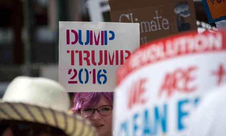 Mulher apoia o candidato presidencial dos EUA republicano Donald Trump(foto: AFP / NICHOLAS KAMM)