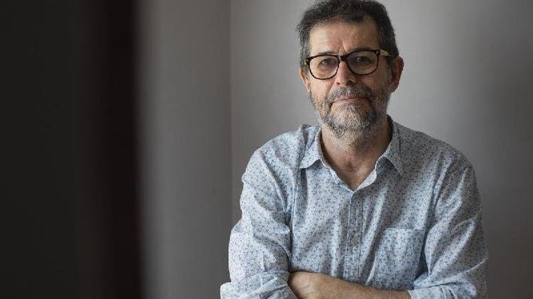O escritor Mar�al Aquino