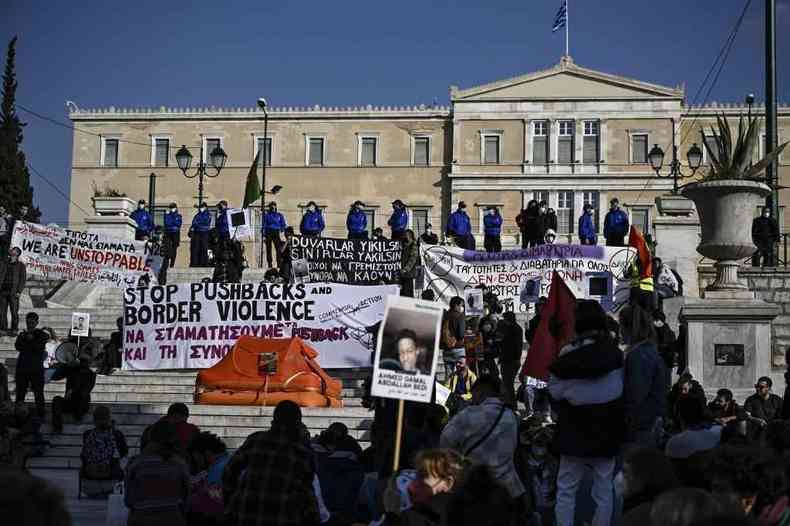 Protesto na Turquia contra violncia contra imigrantes