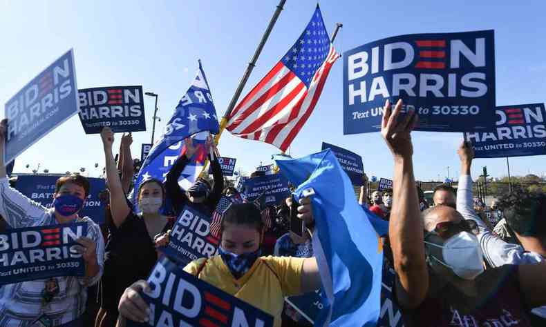 Nos EUA, apoiadores de Biden comemoraram vitria sobre Trump.