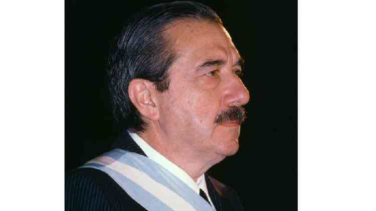 Ral Alfonsn, primeiro presidente da redemocratizao, em maio de 1987 na Argentina.