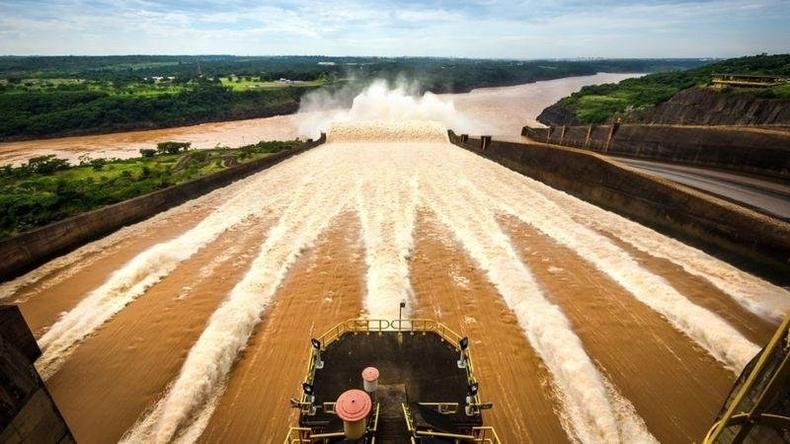 Itaipu é uma usina binacional e foi construída após acordo firmado entre Brasil e Paraguai em 1973(foto: Getty Images) Usina de Itaipu