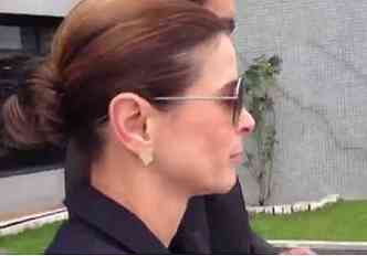 A jornalista Cludia Cruz tambm  investigada e esteve ontem com o marido preso (foto: Reproduo de TV)