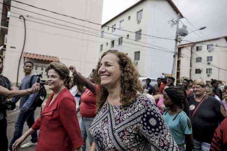A ex-presidente Dilma Rousseff e a deputada e candidata Jandira Feghali fizeram campanha no Rio de Janeiro nesta tera-feira(foto: Reproduo/Facebook)