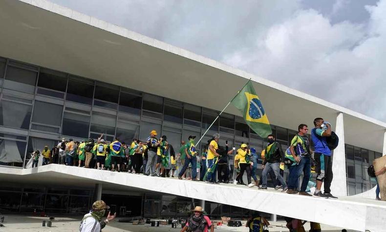 Palcio do Planalto sendo invadido por terroristas