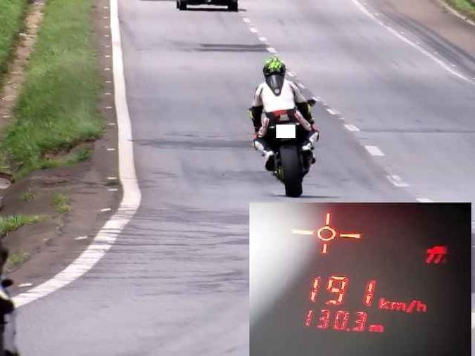 Uma motocicleta foi flagrada a 191 Km/h(foto: Polícia Rodoviária Federal/ Divulgação) Uma motocicleta foi flagrada a 191 Km/h(foto: Polícia Rodoviária Federal/ Divulgação)