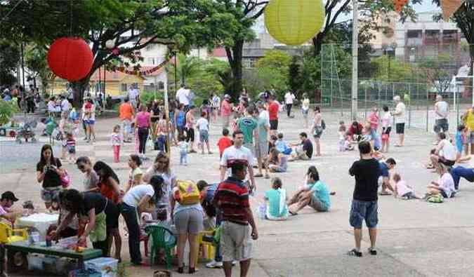 Crianas e adultos se divertiram no Parque Renato Azeredo na manh deste domingo(foto: Beto Magalhes/EM/D.A Press)