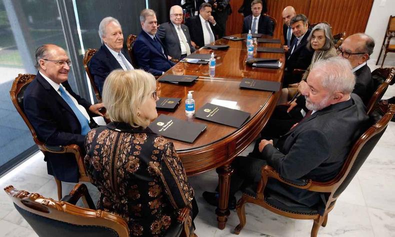 Lula foi recebido no STF por todos os ministros da corte