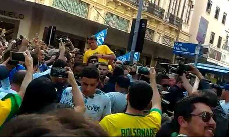 Bolsonaro foi esfaqueado durante campanha em Juiz de Fora, na tarde de quinta-feira(foto: Reproduo/Internet)