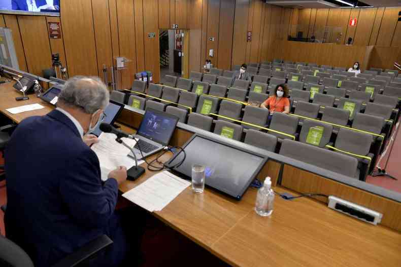 Comisso de Fiscalizao Financeira e Oramentria da Assembleia tem realizado reunies remotas, em razo da pandemia de COVID-19(foto: Sarah Torres/ALMG )