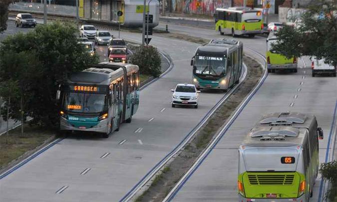 Linhas que servem à capital e à região metropolitana sentem efeitos do desabastecimento e situação pode ficar caótica a partir do fim de semana (foto: Ramon Lisboa/EM/DA Press - 9/6/17) Linhas que servem à capital e à região metropolitana sentem efeitos do desabastecimento e situação pode ficar caótica a partir do fim de semana (foto: Ramon Lisboa/EM/DA Press - 9/6/17)