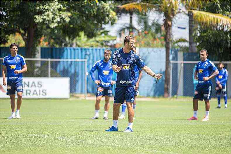 Felipe Conceio busca a melhor formao para enfrentar o Amrica(foto: Igor Sales/Cruzeiro)