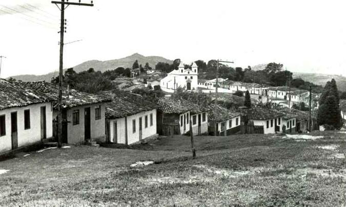 Ruas sem calçamento e paisagem dominada pelas casinhas caiadas do passado...(foto: Vera Godoy/EM - 8/12/1989) Ruas sem calçamento e paisagem dominada pelas casinhas caiadas do passado...(foto: Vera Godoy/EM - 8/12/1989)