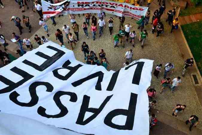 Movimento Passe Livre protesta em SP contra aumento de tarifas do transporte (foto: Rovena Rosa/Agncia Brasil)