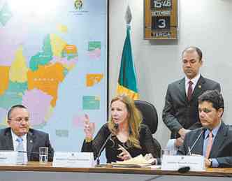 Pedro Taques foi eleito vice-presidente da CPI, Vanessa Grazziotin  a presidente e Ricardo Ferrao, o relator(foto: Lia de Paula/Agncia Senado)