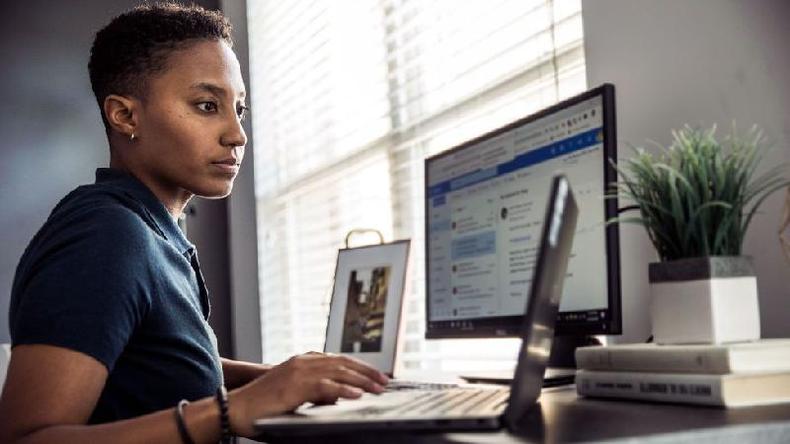 Em um ambiente de trabalho, os introvertidos costumam ser vistos como confiáveis, capazes de conduzir minuciosamente um projeto até sua conclusão(foto: Getty Images) Em um ambiente de trabalho, os introvertidos costumam ser vistos como confiáveis, capazes de conduzir minuciosamente um projeto até sua conclusão(foto: Getty Images)