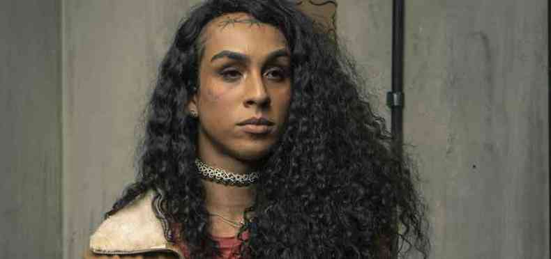 Linn como Natasha, a estudante travesti na srie 'Segunda chamada', exibida pela TV Globo 