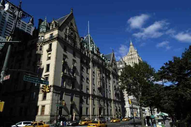 Dakota segue sendo um dos mais famosos residenciais de famosos em Nova York(foto: BBC)