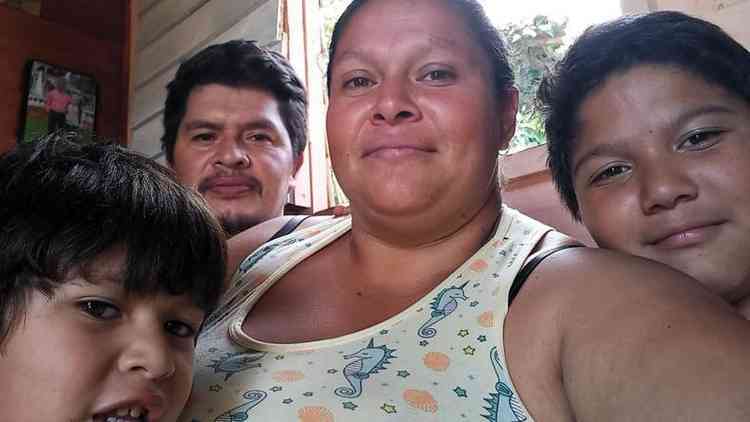 Ana Yancy Segura e sua famlia - marido e dois filhos