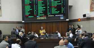 Dos 36 vereadores presentes, 35 votaram  favor da iseno. O presidente da Cmara no vota(foto: Beto Novaes/EM/DA Press)