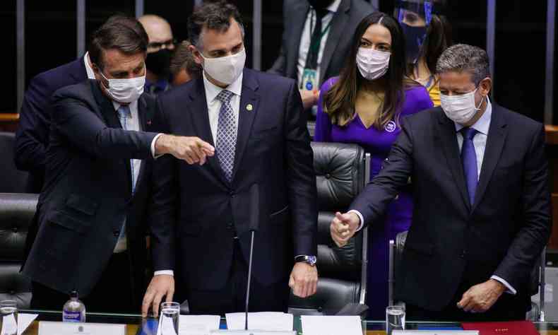 Rodrigo Pacheco (centro) esteve com Bolsonaro e Arthur Lira nesta quarta(foto: SERGIO LIMA/AFP)