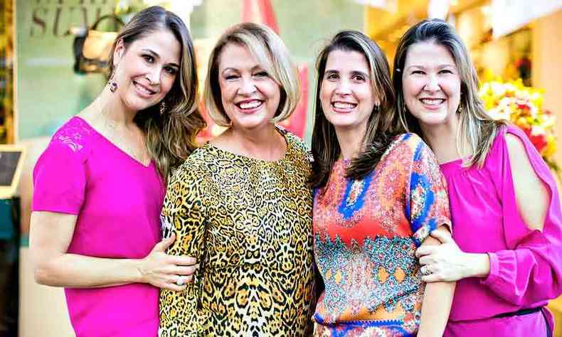 Aniversariante desta tera-feira, Cludia Mouro com as filhas Joana, Paula e Mariana(foto: Luiza Ferraz/Divulgao)